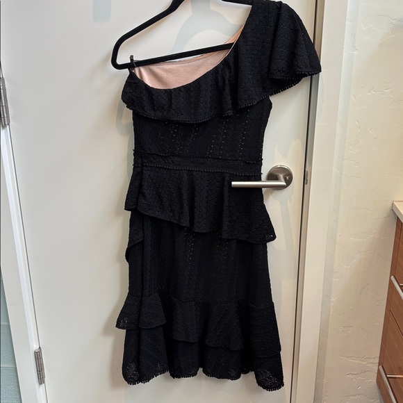 Gianni Bini Elegant Black One-Shoulder Dress - Picture 3 of 4